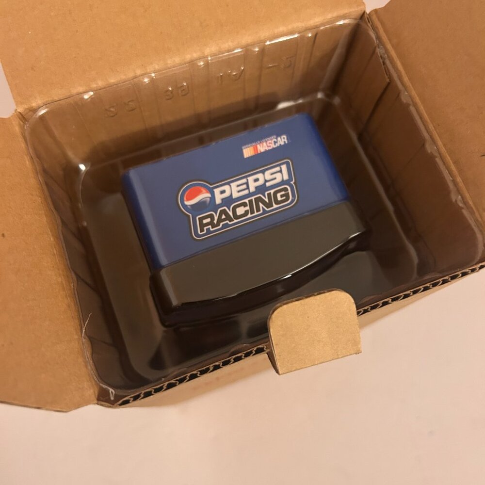 Pepsi Racing 2004 Jeff Gordon #24 Diecast Car Tin Case | NASCAR Limited Edition - Picture 2 of 16